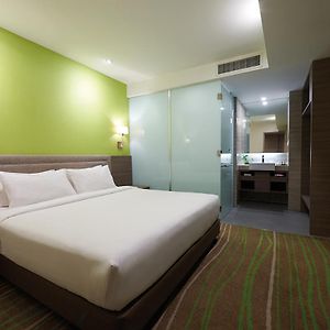 Cosmo Room King No Window